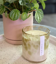 Load image into Gallery viewer, Vogue Green Musk 390ml