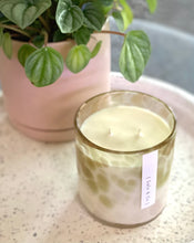 Load image into Gallery viewer, Vogue Green Musk 390ml