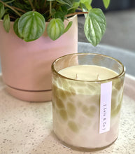 Load image into Gallery viewer, Vogue Green Musk 390ml